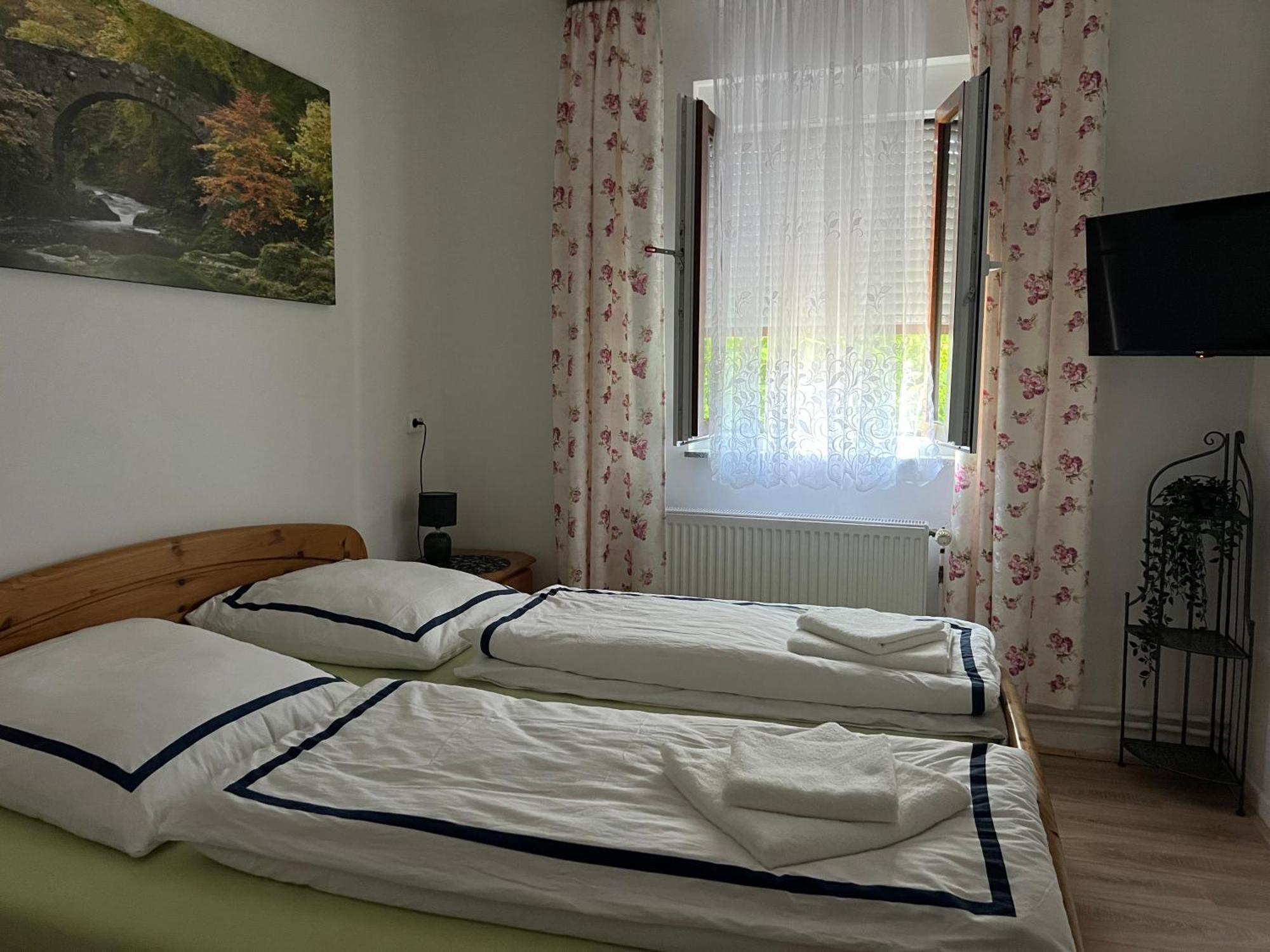 Hotel Hirsch Fluorn-Winzeln Екстериор снимка
