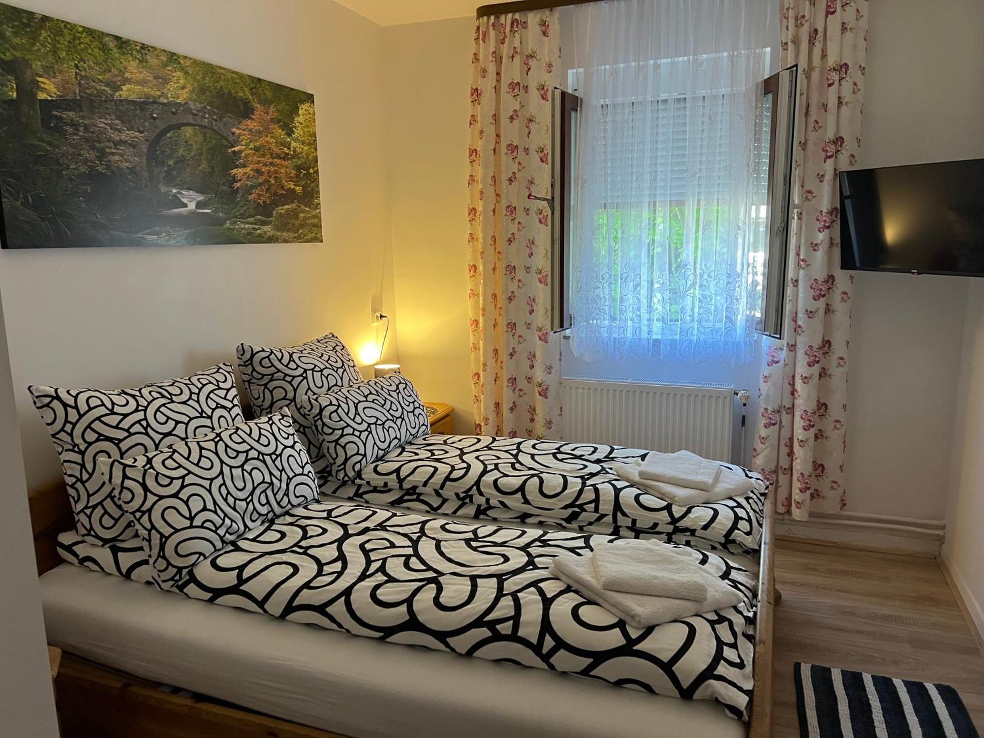 Hotel Hirsch Fluorn-Winzeln Екстериор снимка